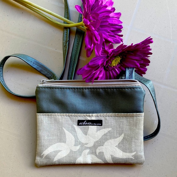Echoes in the attic crossbody purse. Grey/silver. - Picture 1 of 6